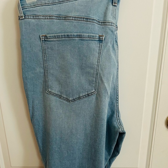 Old navy wow flare jeans. Plus - Picture 2 of 9